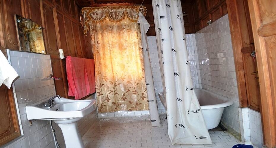 Sheila Anne Houseboat, Srinagar 5